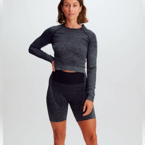 Fabletics Crop Top Stretchy / Med. - Picture 16 of 16